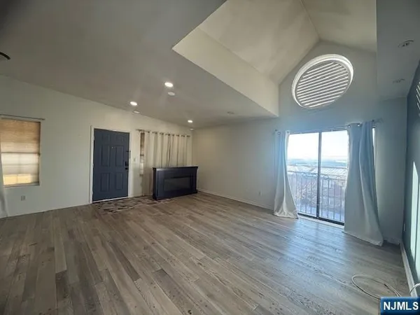 $2,250 | 589 Fairview Avenue, Unit 4, Fairview, NJ 07022