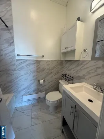 $2,250 | 589 Fairview Avenue, Unit 4, Fairview, NJ 07022