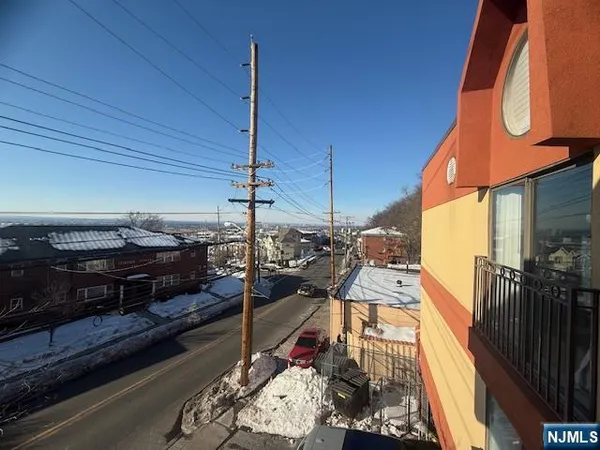 $2,250 | 589 Fairview Avenue, Unit 4, Fairview, NJ 07022