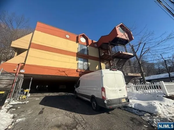 $2,250 | 589 Fairview Avenue, Unit 4, Fairview, NJ 07022