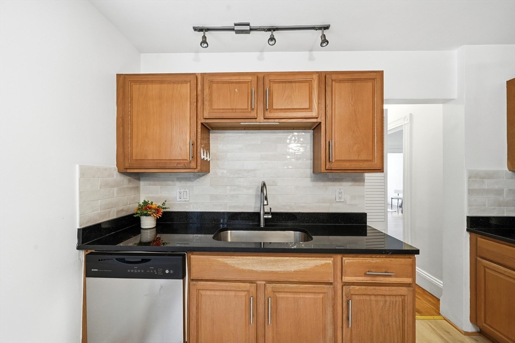 166 Chestnut Street, Unit 1 Brookline, MA 02445 - Photo 15 of 33