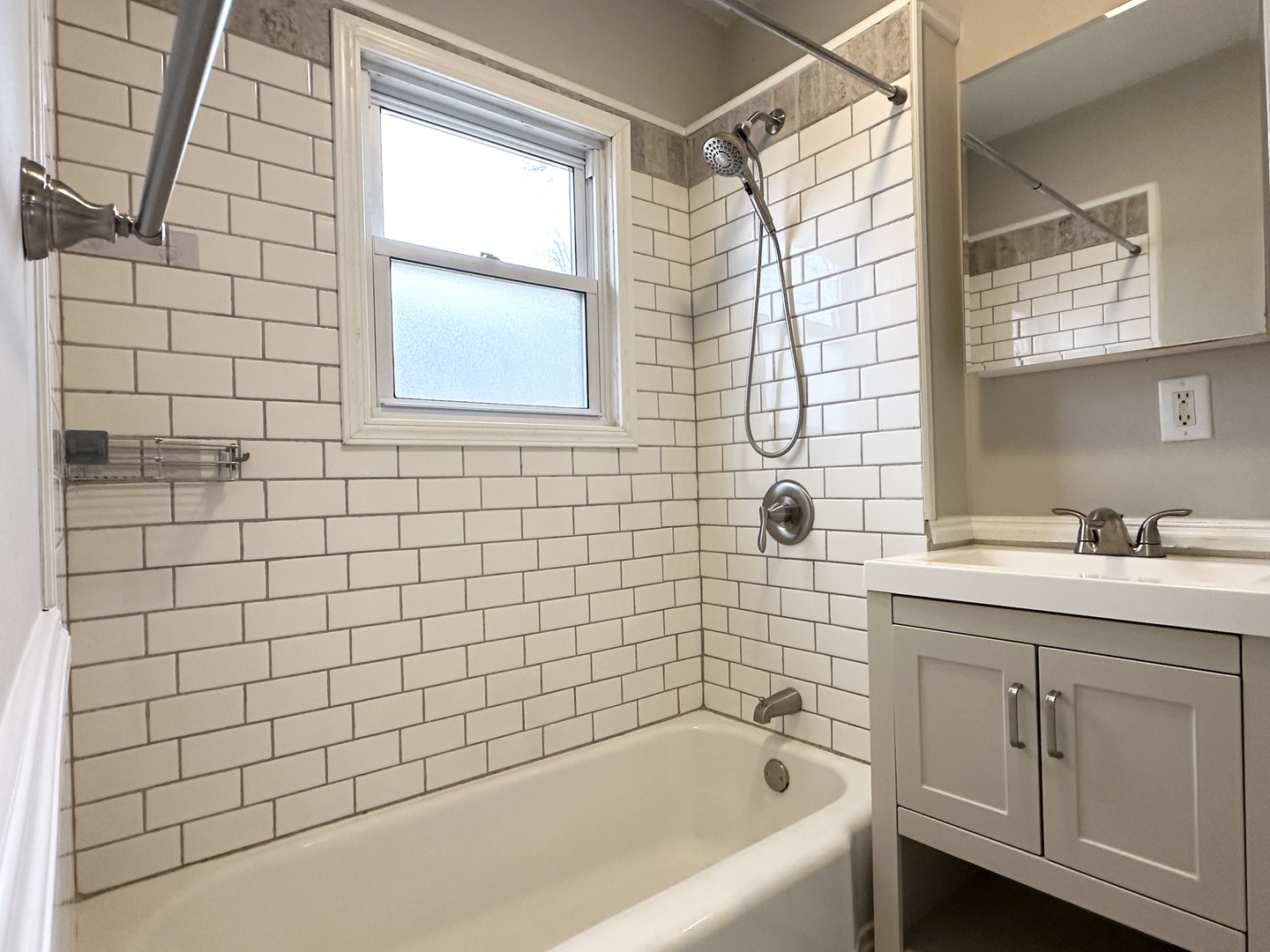 1075 South 7th Avenue Kankakee, IL 60901 - Photo 17 of 32 a bathroom with a bathtub and a sink