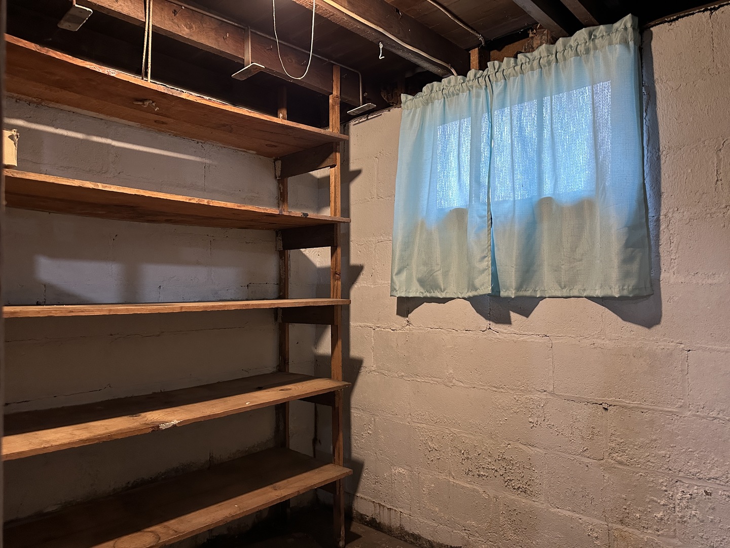1075 South 7th Avenue Kankakee, IL 60901 - Photo 25 of 32 a view of walk in closet