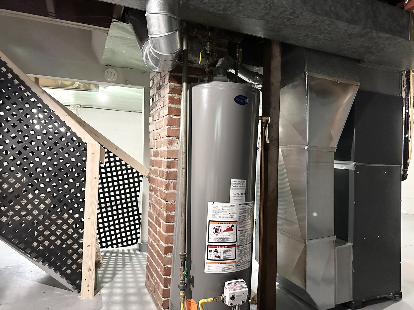 1075 South 7th Avenue Kankakee, IL 60901 - Photo 27 of 32 a close view of water heater room