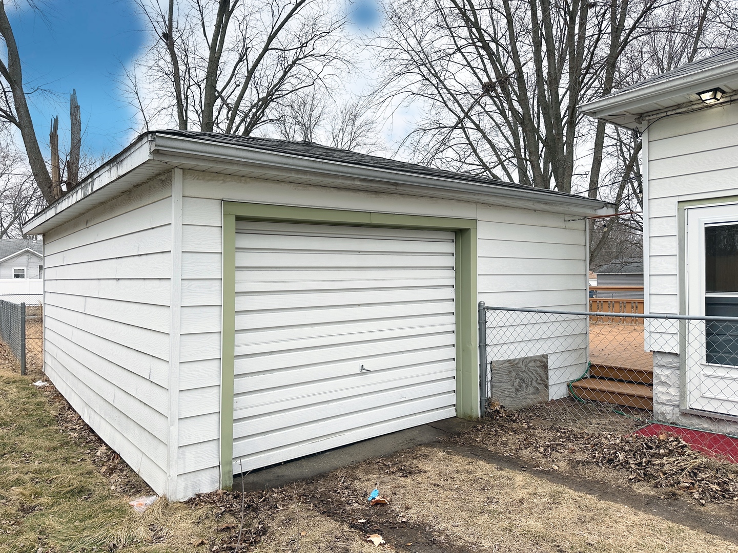 1075 South 7th Avenue Kankakee, IL 60901 - Photo 28 of 32 a view of a back yard of the house