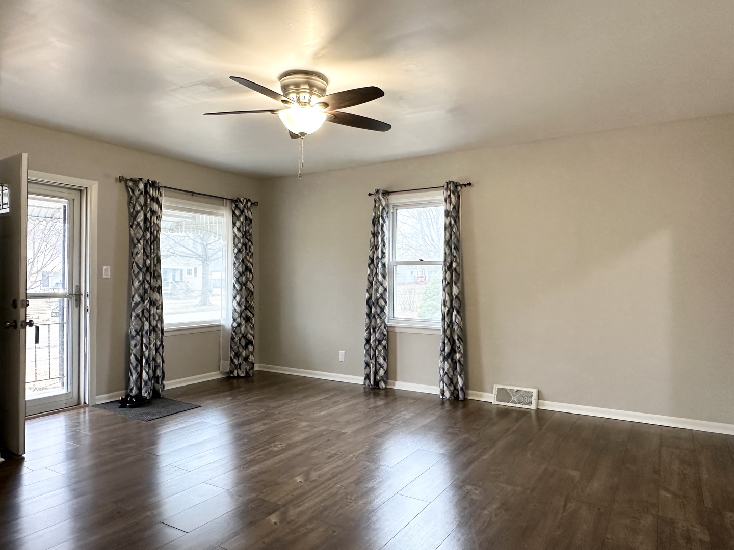 1075 South 7th Avenue Kankakee, IL 60901 - Photo 6 of 32 an empty room with wooden floor and windows