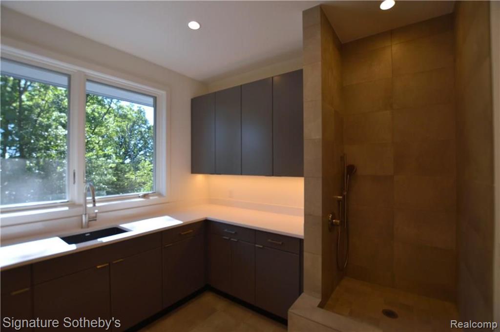1426 Eastway Rochester Hills, MI 48306 - Photo 14 of 48