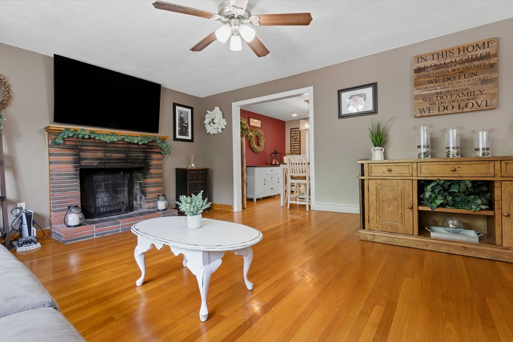 79 Martin Road Reading, MA 01867 - Photo 5 of 42