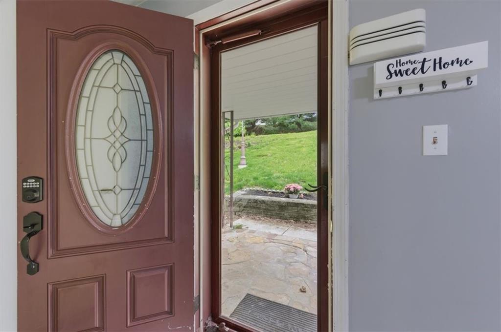 119 Planet Way McKees Rocks, PA 15136 - Photo 5 of 32