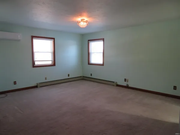 $359,900 | 211 West Section Street, Milford, IN 46542