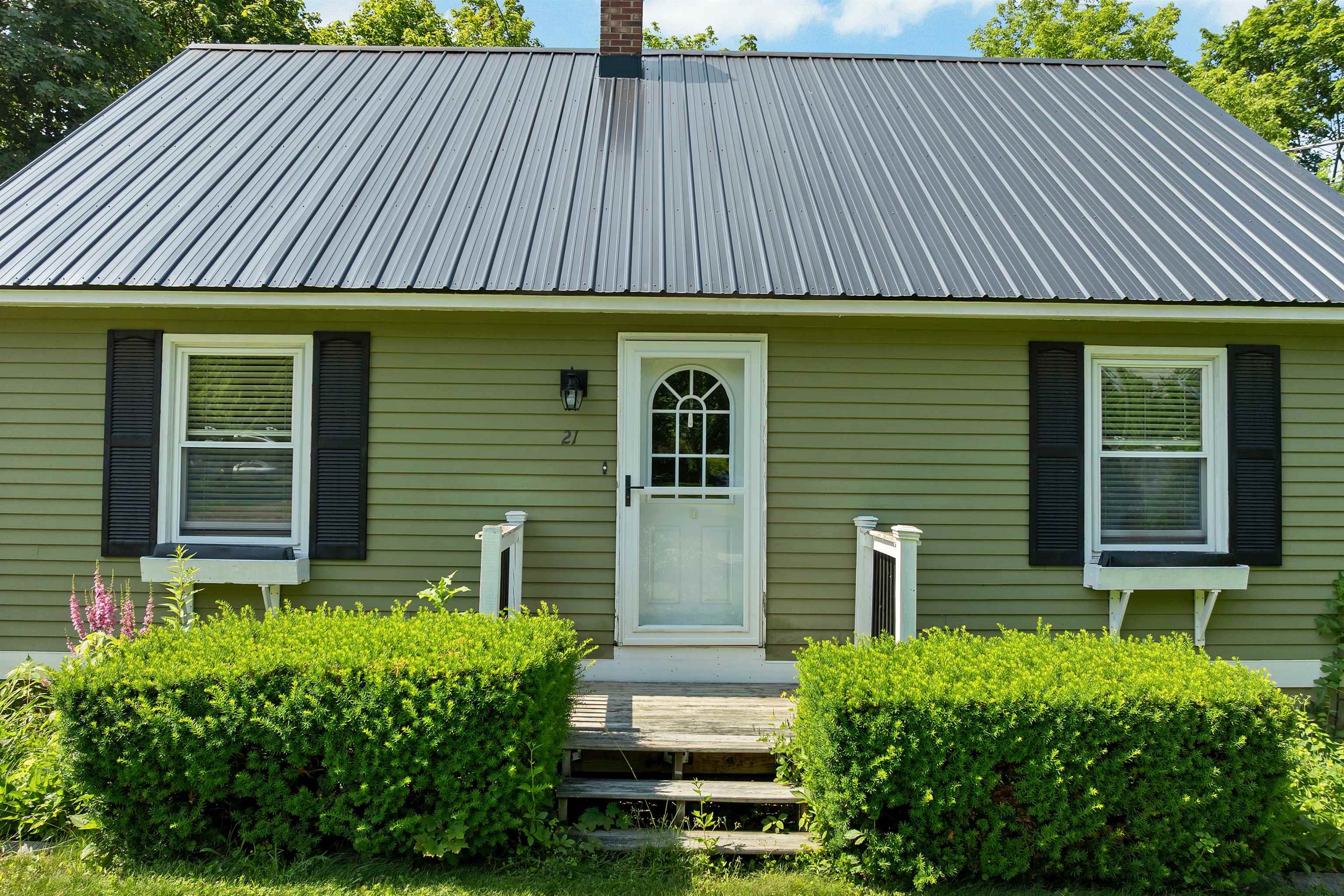 21 Spruce Street Laconia, NH 03246 - Photo 3 of 51