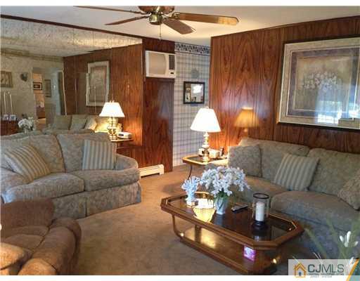 16 Altamont Road Edison, NJ 08817 - Photo 4 of 16 a living room with furniture and a lamp