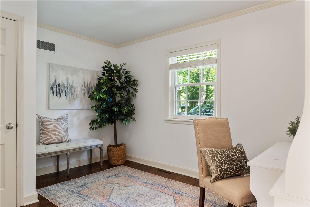 180 Apple Tree Road Winnetka, IL 60093 - Photo 28 of 49 a living room with furniture and a potted plant