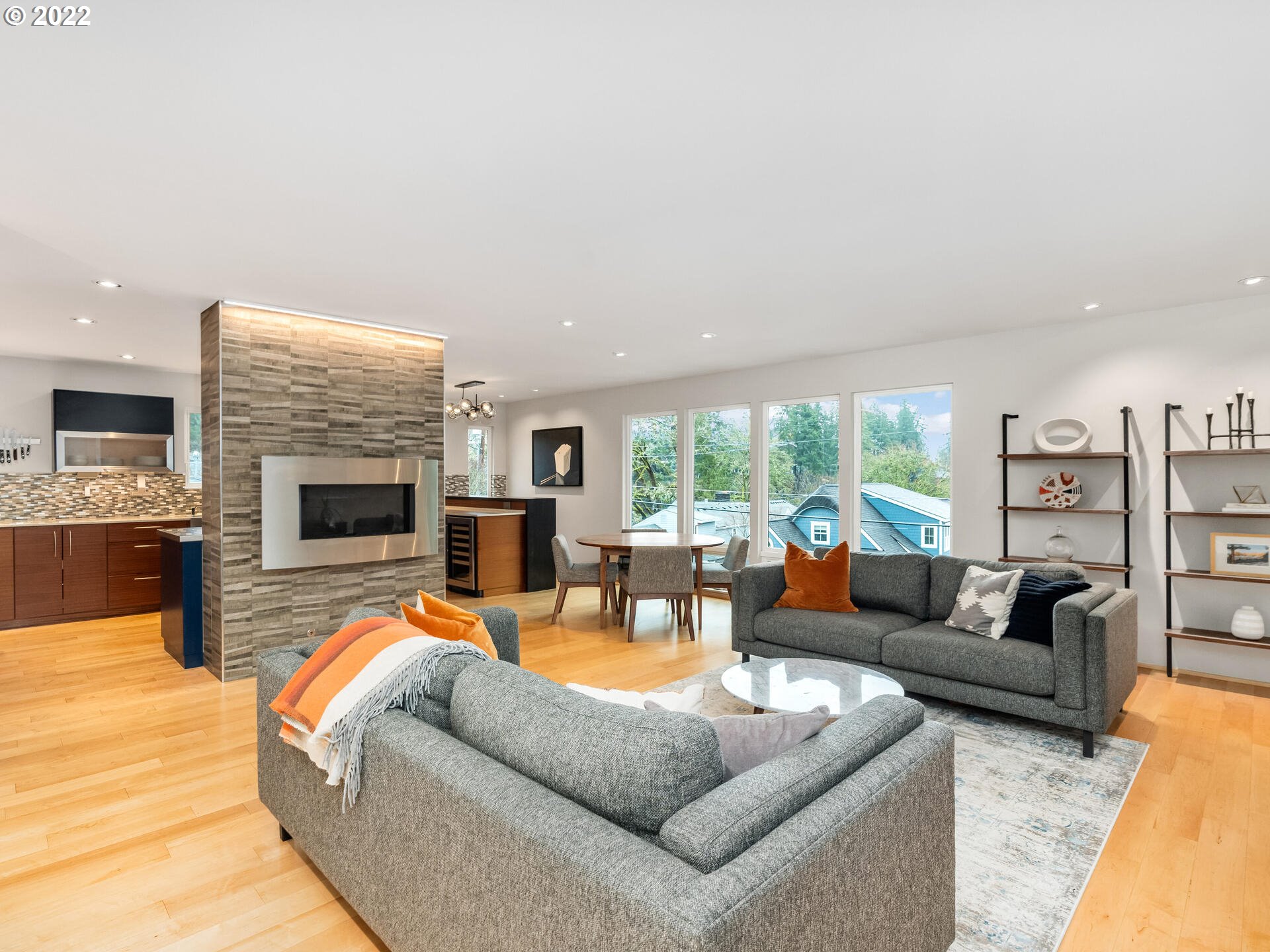 928 Lake Front Road Lake Oswego, OR 97034 - Photo 3 of 32 Gallery Image 3