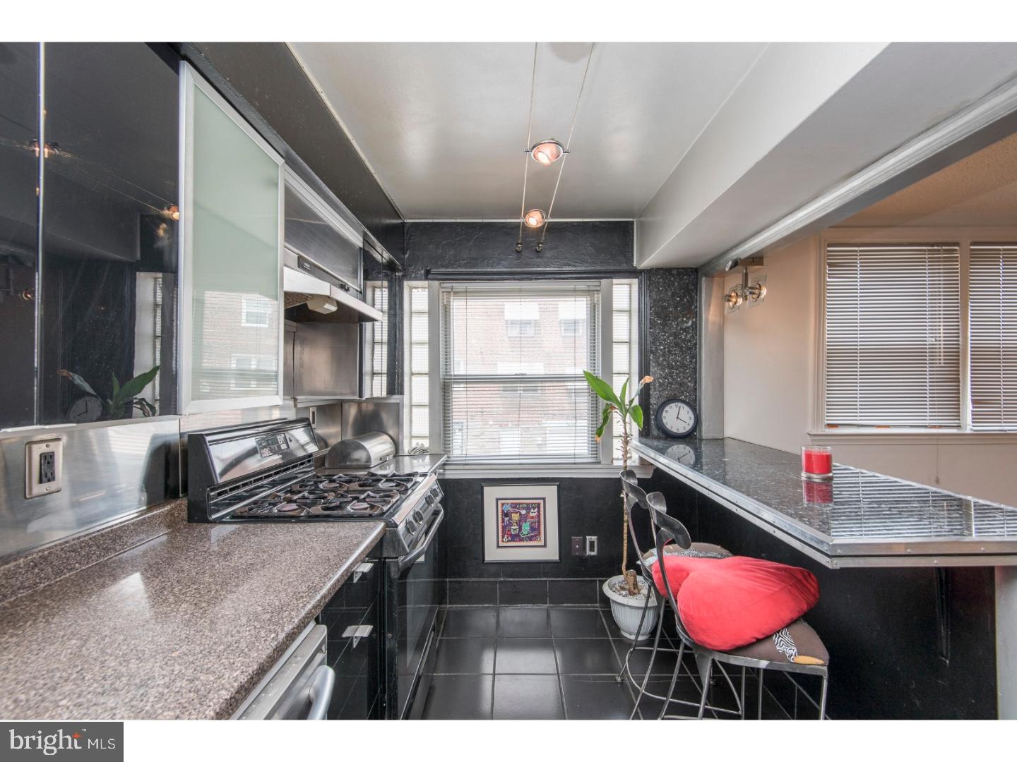 7513 Sherwood Road Philadelphia, PA 19151 - Photo 9 of 25 Gallery Image 9