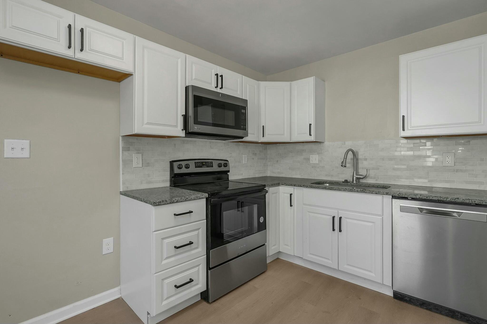 917 South Hampton Road Columbus, OH 43227 - Photo 10 of 38 Kitchen