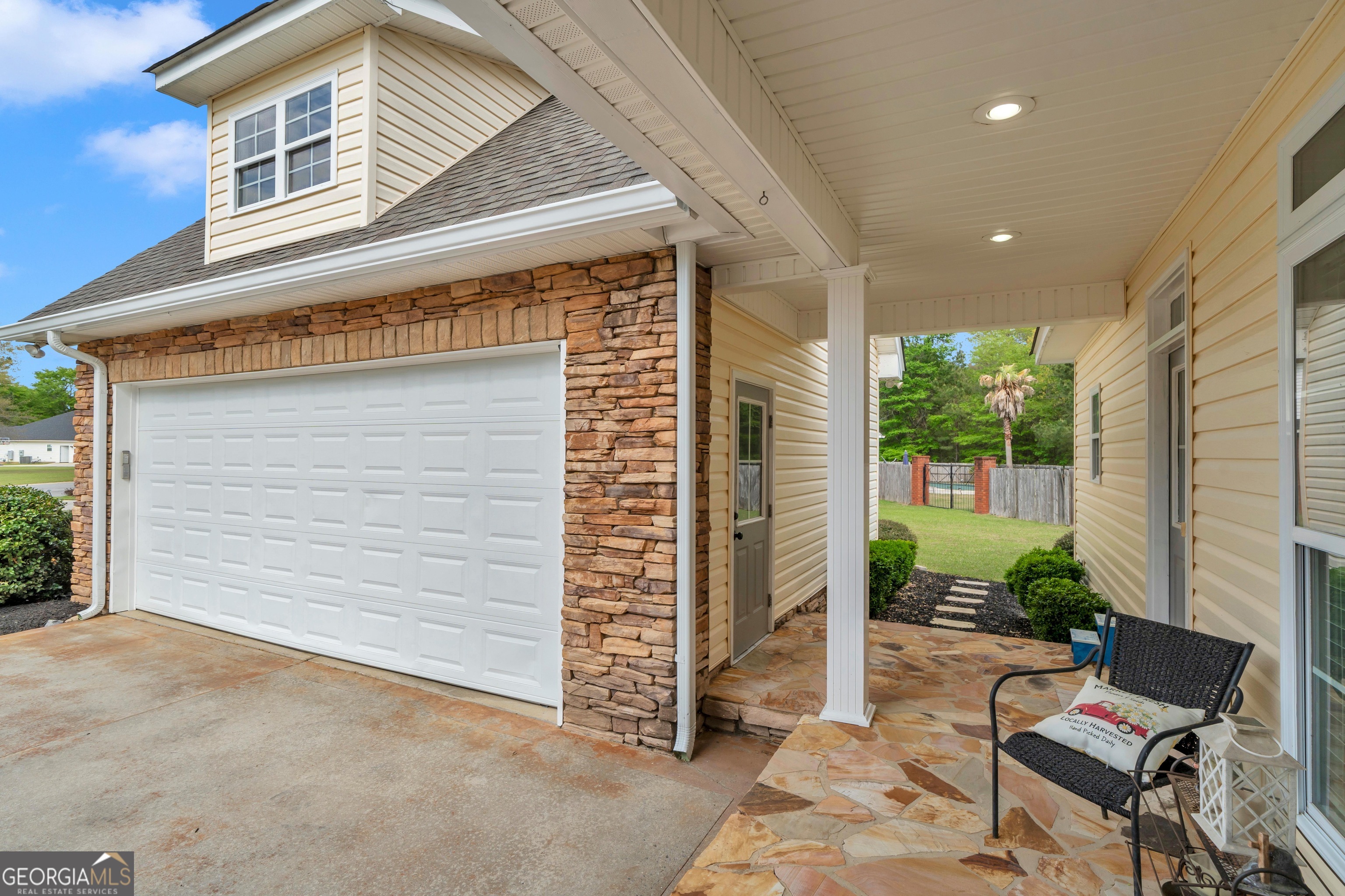 208 Hedge Row Dublin, GA 31021 - Photo 3 of 44