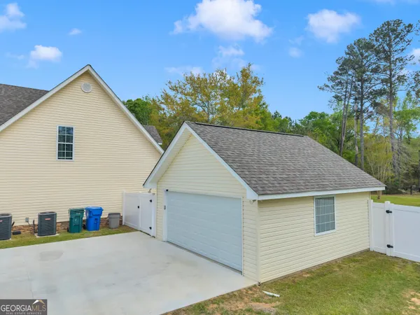 a view of backyard of house