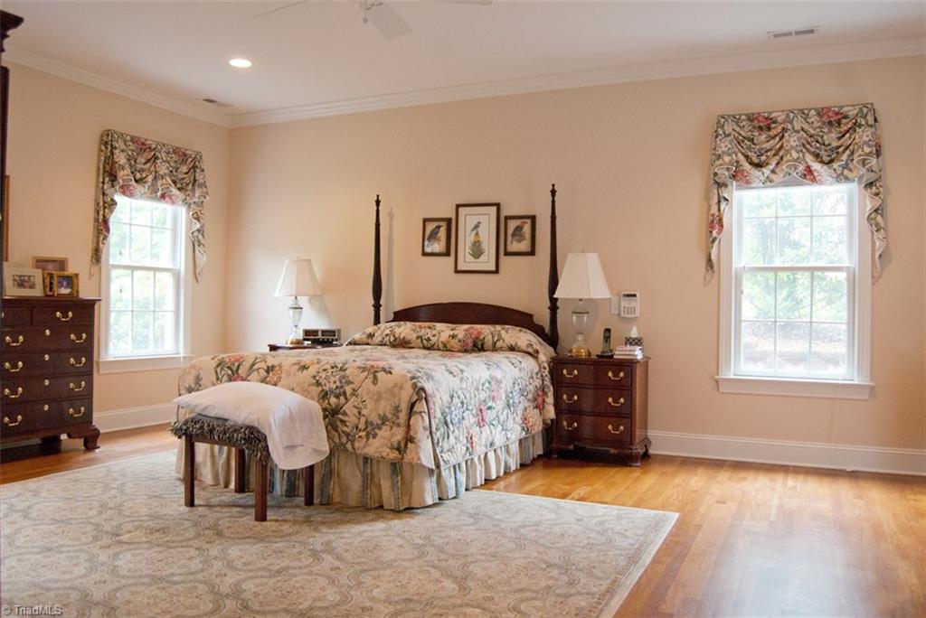 1318 Heathcliff Road High Point, NC 27262 - Photo 11 of 21 Gallery Image 11