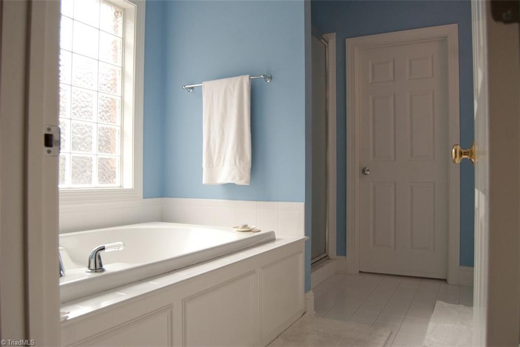 1318 Heathcliff Road High Point, NC 27262 - Photo 12 of 21 Gallery Image 12