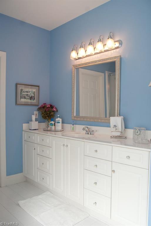 1318 Heathcliff Road High Point, NC 27262 - Photo 13 of 21 Gallery Image 13
