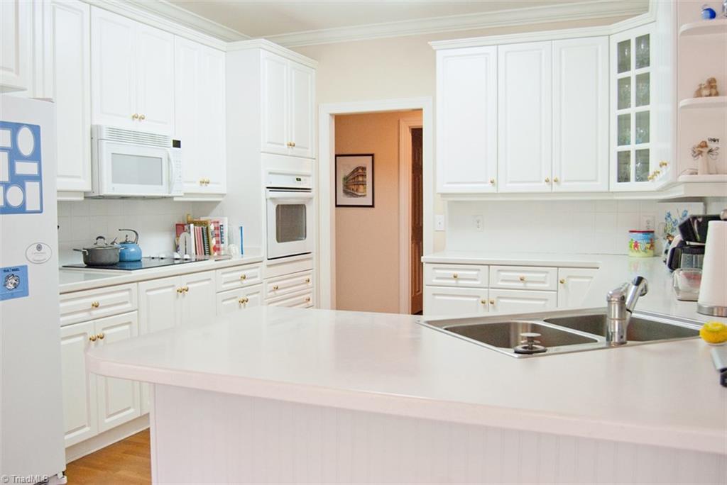 1318 Heathcliff Road High Point, NC 27262 - Photo 8 of 21 Gallery Image 8
