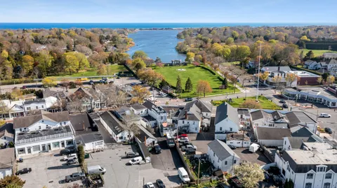 $2,100,000 | 71 Jobs Lane, Southampton, NY 11968