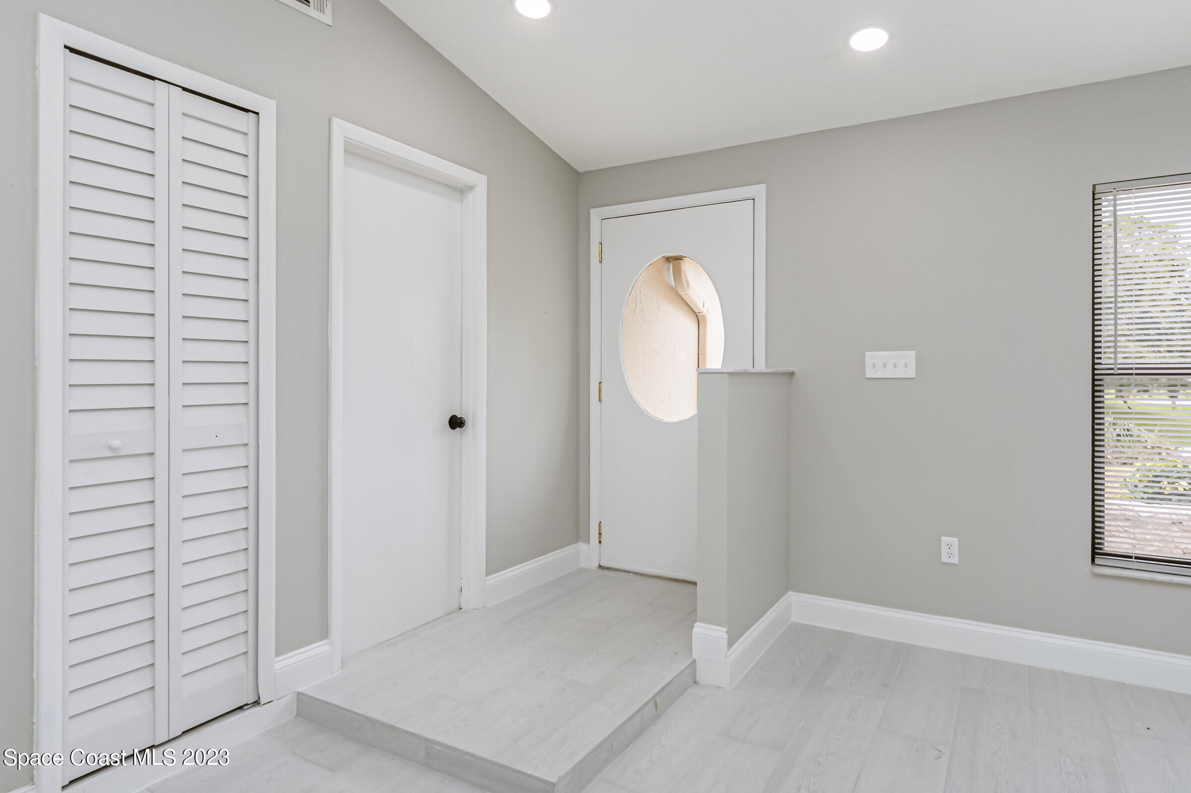 660 Crowberry Road Northeast Palm Bay, FL 32907 - Photo 5 of 48 Entryway