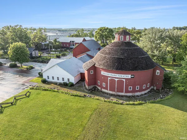 $1,399,900 | 1600 West Market Street, Nappanee, IN 46550