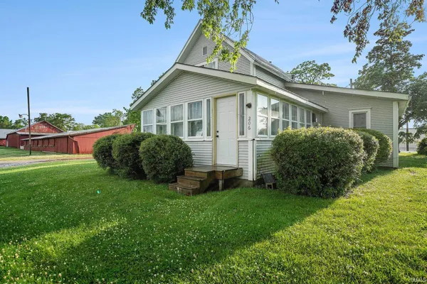 $1,399,900 | 1600 West Market Street, Nappanee, IN 46550