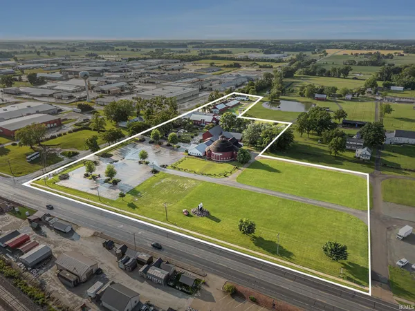 $1,399,900 | 1600 West Market Street, Nappanee, IN 46550