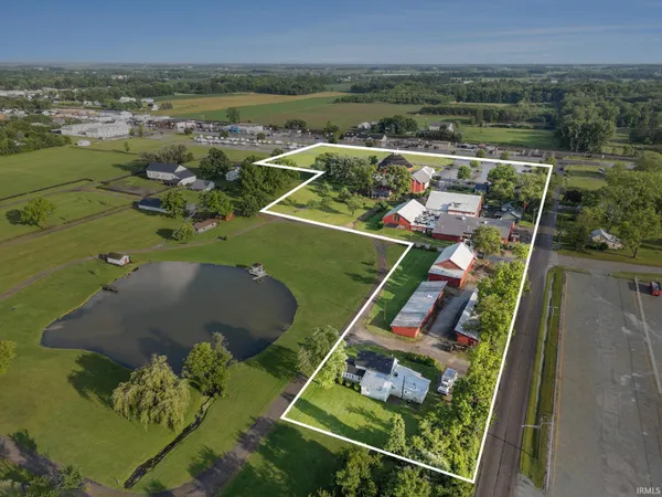 $1,399,900 | 1600 West Market Street, Nappanee, IN 46550