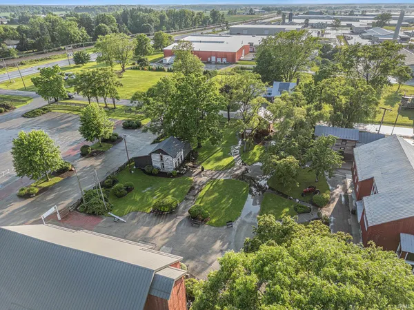 $1,399,900 | 1600 West Market Street, Nappanee, IN 46550