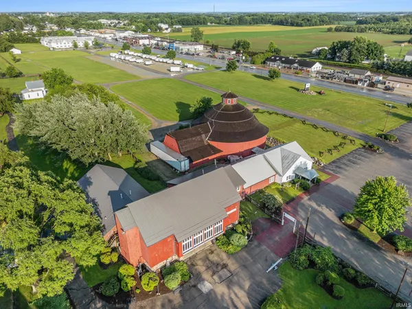 $1,399,900 | 1600 West Market Street, Nappanee, IN 46550
