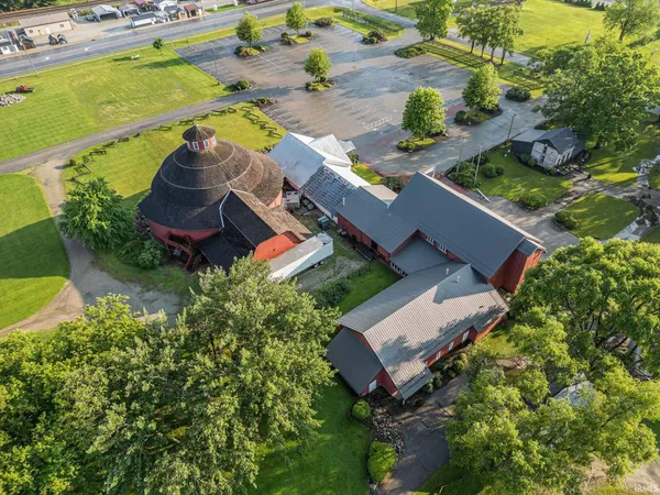 $1,399,900 | 1600 West Market Street, Nappanee, IN 46550