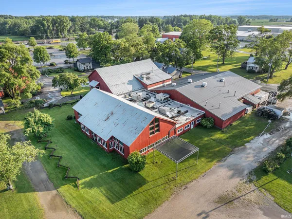 $1,399,900 | 1600 West Market Street, Nappanee, IN 46550