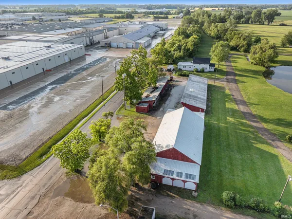 $1,399,900 | 1600 West Market Street, Nappanee, IN 46550