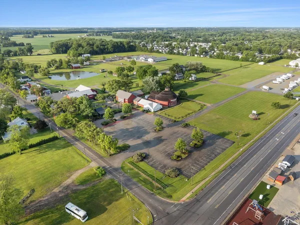 $1,399,900 | 1600 West Market Street, Nappanee, IN 46550