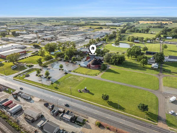 $1,399,900 | 1600 West Market Street, Nappanee, IN 46550