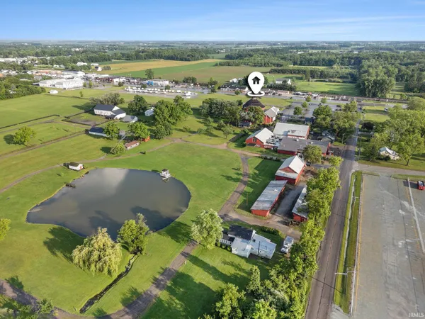 $1,399,900 | 1600 West Market Street, Nappanee, IN 46550