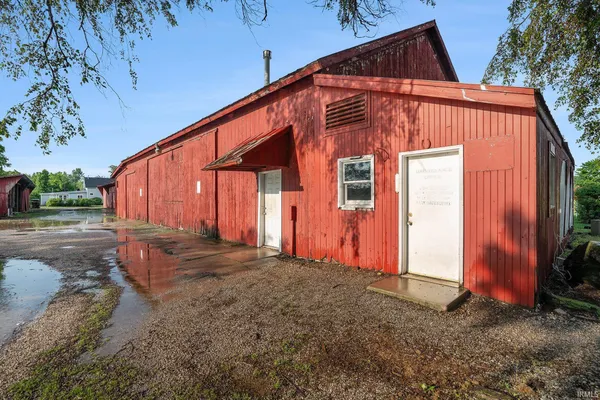 $1,399,900 | 1600 West Market Street, Nappanee, IN 46550