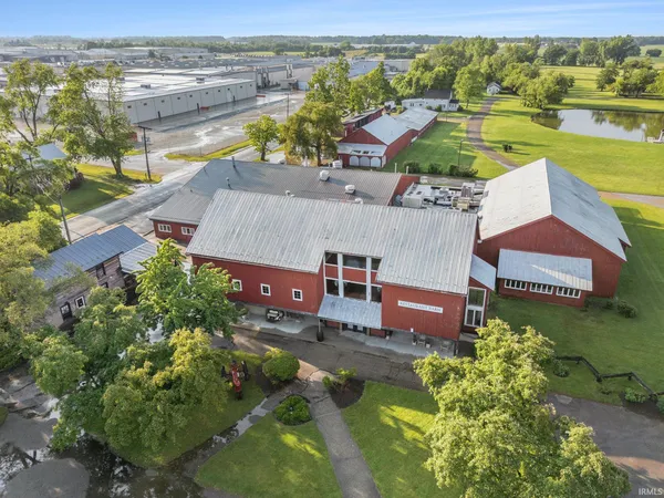 $1,399,900 | 1600 West Market Street, Nappanee, IN 46550