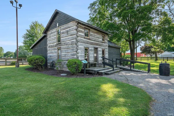 $1,399,900 | 1600 West Market Street, Nappanee, IN 46550