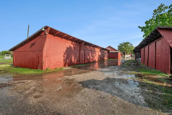 $1,399,900 | 1600 West Market Street, Nappanee, IN 46550