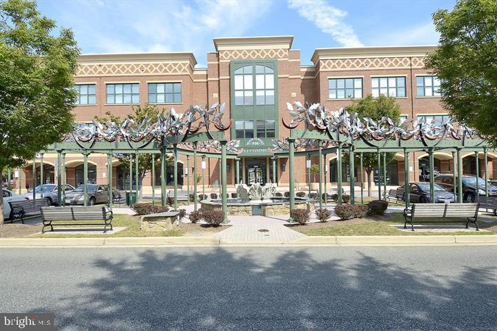 52 Golden Ash Way Gaithersburg, MD 20878 - Photo 25 of 31 a front view of building with cars parked