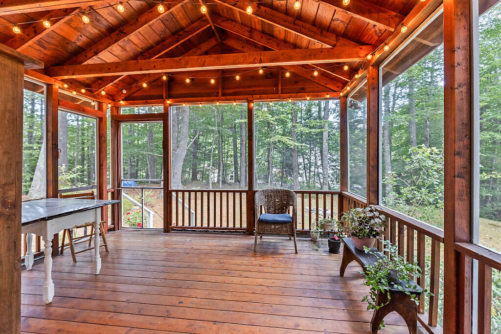Screen porch