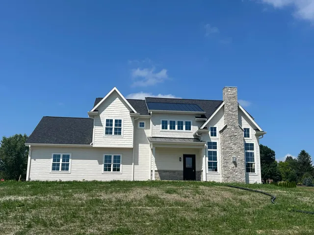 $619,900 | N684 South Hickory Hills Drive, Oconomowoc, WI 53066