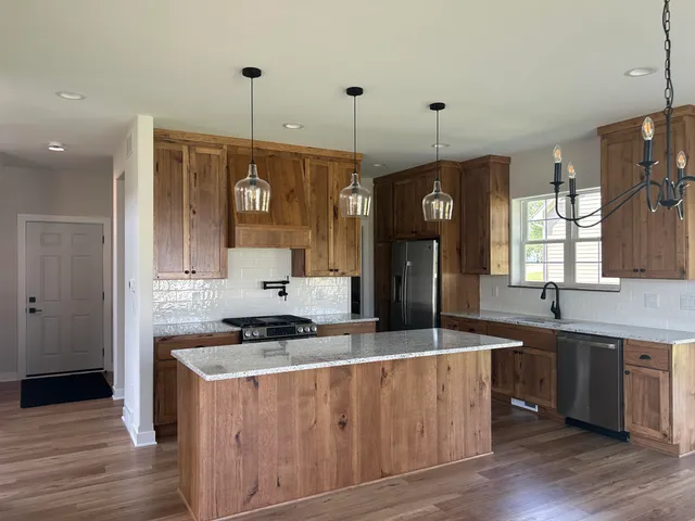 $619,900 | N684 South Hickory Hills Drive, Oconomowoc, WI 53066