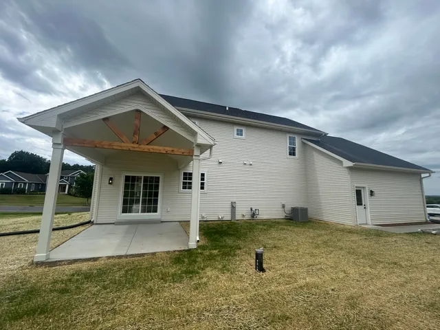 $619,900 | N684 South Hickory Hills Drive, Oconomowoc, WI 53066