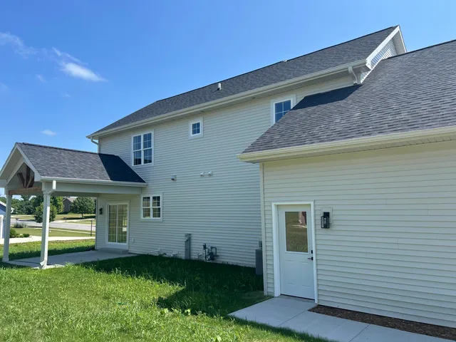 $619,900 | N684 South Hickory Hills Drive, Oconomowoc, WI 53066